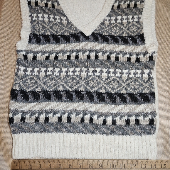 Haberdashery collection by personal VIntage Sweater Vest Petite Large Fairisle - Picture 12 of 16